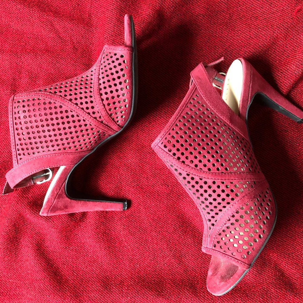 6/10 SHOP CLOSING LAST CALL Red 2-inch "Cage" Heels Kelly & Katie Size 8